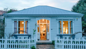 The Villa Akaroa - Akaroa Pet Friendly Holiday Home